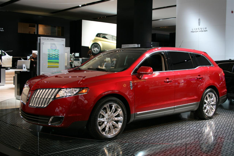 Illustration for article titled 2010 Lincoln MKT: Crossover For The Super-Segmented Masses